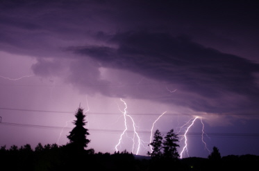 Nächliches Blitzgewitter